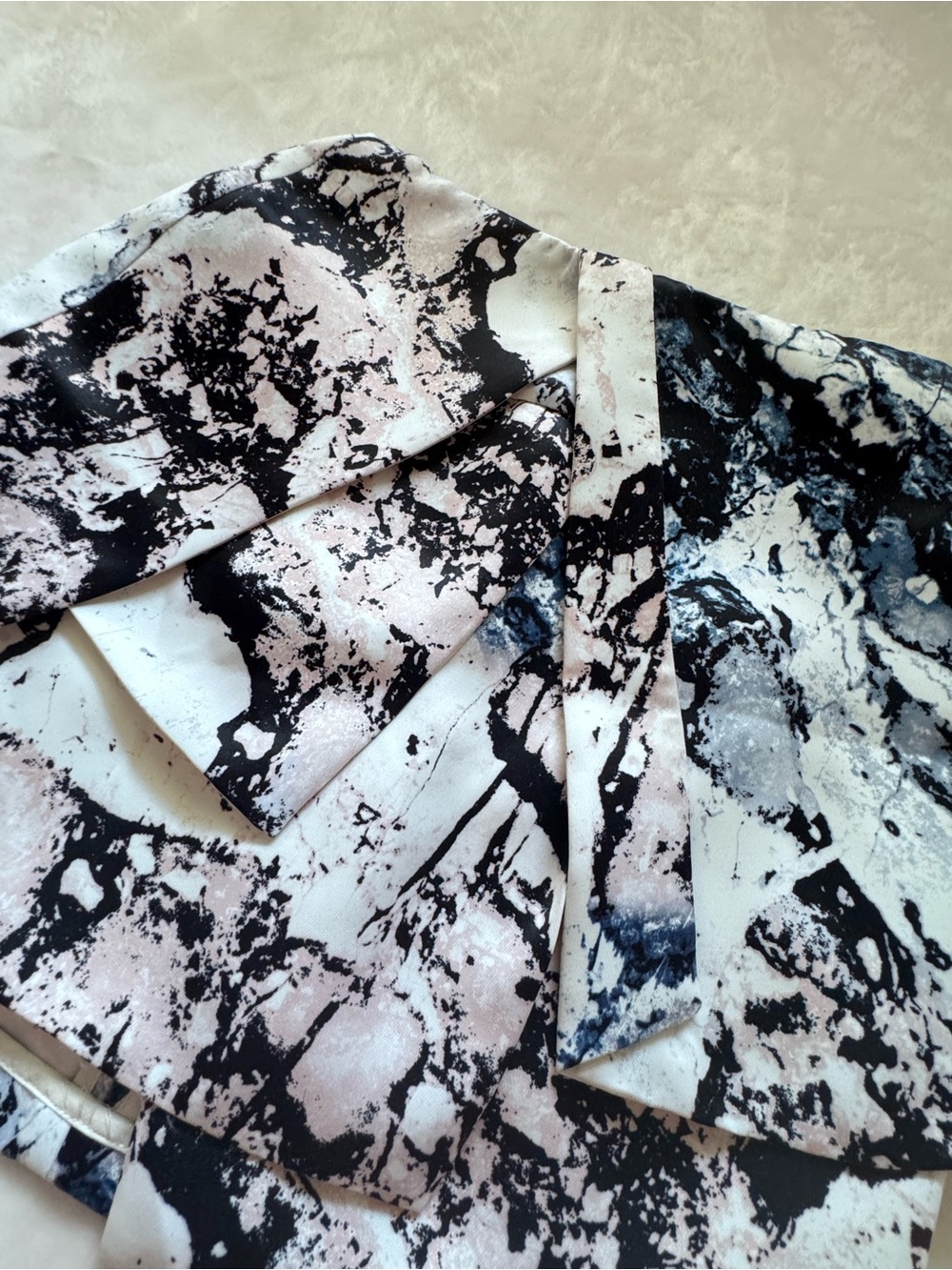 Kendall & Kylie Black and White Marble Two-Piece Set - Picture 4 of 11